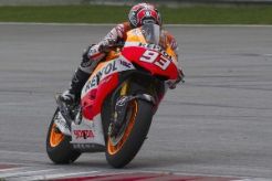 Marquez tercepat, Crutchlow-Rossi menguntit