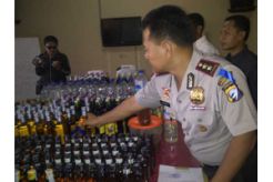 Polresta Medan sita ratusan botol miras