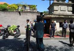 Ratusan pria kekar jaga eksekusi Hotel Balisani