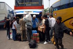 Tarif belum naik, pemudik serbu Terminal Kalideres