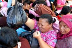 Warga kejar pembagi kupon zakat sembako di Polman