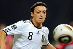 Ozil sambut pinangan United
