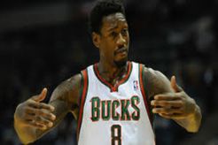 Bucks perpanjang kontrak Sanders