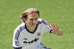 Modric tertarik bela Setan Merah