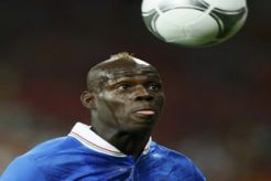 Media desak Balotelli...
