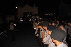 Ratusan aparat bersenjata lengkap siaga di Keraton Solo