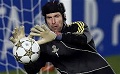 Cech lanjutkan rekor tidak kebobolan
