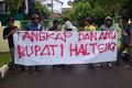 Mahasiswa desak Kejati Malut tangkap Bupati Halteng