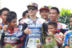 Marquez menang di Silverstone, Lorenzo tamat
