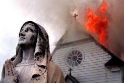 Bakar gereja, ketua geng motor divonis bebas
