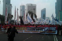 Massa buruh kepung Istana Negara