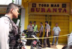 7 perampok bersenpi gasak toko emas di Medan