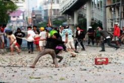 Tak diloloskan, pendukung Baharuddin-Isnaad mengamuk