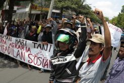 Gugat SK Menhut No.367, petani di Blitar dipukuli