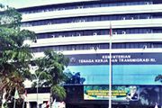 Kemenakertrans tak inisiatif selesaikan masalah ketenagakerjaan
