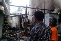 Bocah main korek api, 2 rumah ludes terbakar