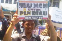 Mahasiswa sumbang uang receh untuk PLN