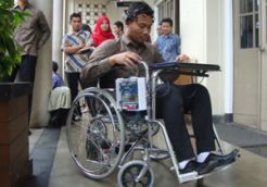 Mahasiswa UGM kembangkan kursi roda otomatis