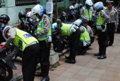 Parkir sembarangan, ratusan sepeda motor digembosi