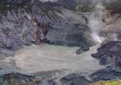 Mengapa lubang di Kawah...