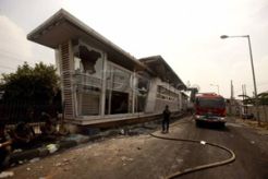 TransJakarta: Shelter yang dibakar urusan Dishub