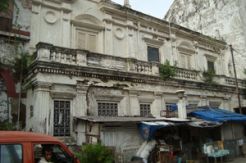 Kota Lama Semarang kumuh & penuh gubuk liar