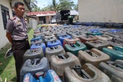 Polres Sinjai sita 10 ton solar ilegal