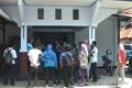 Di-PHK, puluhan buruh geruduk Dinas Tenaga Kerja