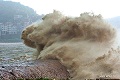 7 tewas setelah topan Haiyan menyapu China selatan