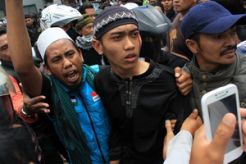 Sidang pembunuhan Yoyon & Rini berlangsung ricuh