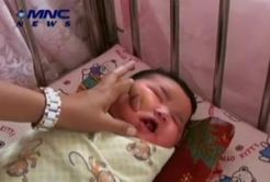 Baru lahir, bayi gemuk ini langsung punya gigi