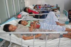 Makan di tempat hajatan, 26 warga keracunan