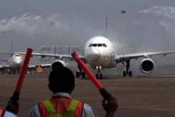 Delay, Gubernur Sulsel bersitegang dengan Manajer Garuda