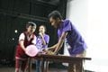 Kenalkan sains lewat...