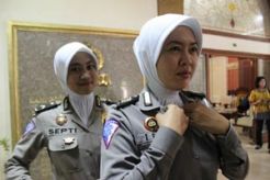 Mau berjilbab, polwan DIY diminta bersabar