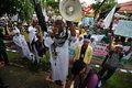 Polwan berjilbab kawal massa FPI & Mujahidin
