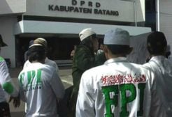 Minta perda miras disahkan, FPI geruduk DPRD Batang