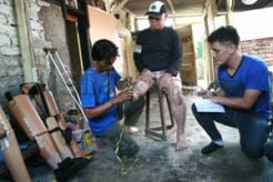 Di Madiun, ada bengkel khusus kaki palsu