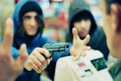 Rampok mini market, geng motor tertangkap CCTV