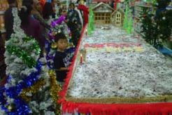 Warga Kudus heboh kue...