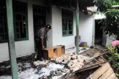 Tawuran, 20 rumah di Cirebon rusak, 1 dibakar