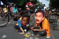 Andi & Anas main domino di jalanan Kota Solo