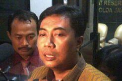 Bupati Rembang ditahan, warga tepuk tangan
