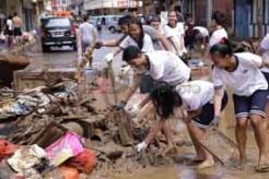 Sampah dibuang ke jalan, warga Manado keluhkan petugas