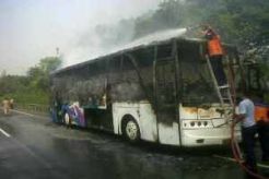 Tim DVI tes DNA keluarga korban bus terbakar