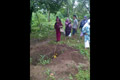 Uding duga jenazah ibunya...
