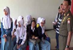 Nasib siswa Kendal saat banjir, terlantar & kelaparan