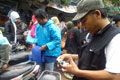 KRL terganggu banjir, tarif ojek naik hingga Rp100 ribu
