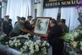 Karangan bunga SBY dampingi jenazah Joop Ave