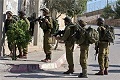 Serbu desa, tentara Israel tahan 10 warga Palestina